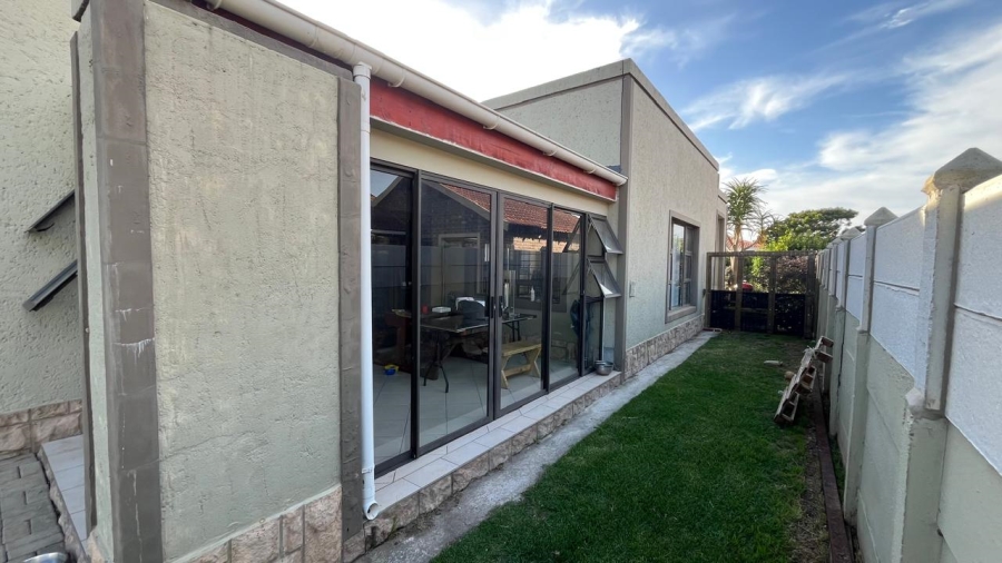 3 Bedroom Property for Sale in Wavecrest Eastern Cape